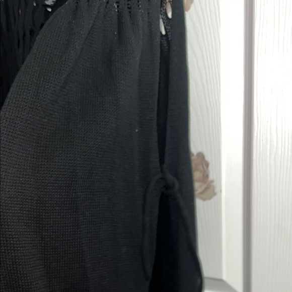 Elegant Black Shawl poncho Top - Picture 5 of 6